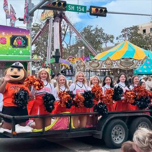gilmerCheerFloat